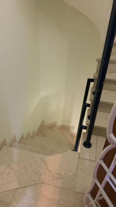90m2 Op 70m Van Het Strand. Appartement *